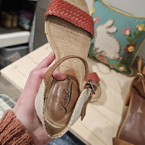 Lucky Brand Women's Wedge Sandals - Picture 8 of 10